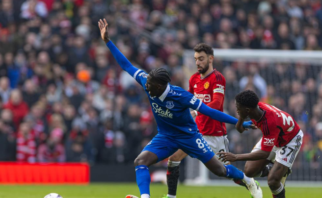 Manchester United Menang 2-0 atas Everton